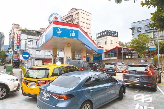 油价降不下来，95无铅恐创超过7年新高。（示意图／报系资料照）