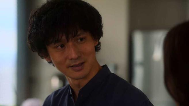 安藤政信在剧中饰演超级渣男（图／撷取自《金鱼妻》）