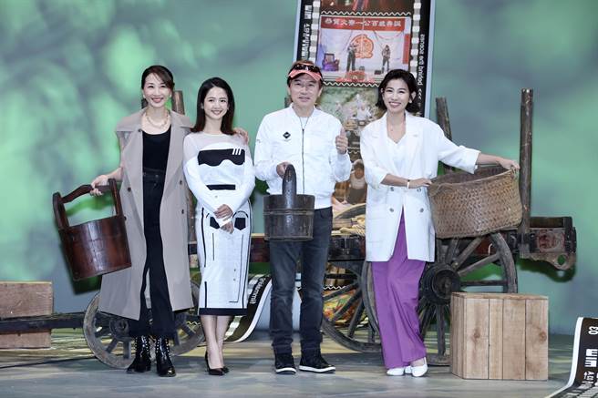 潘奕如（左起）、臧芮軒、孫鵬、米可白出席《牛車來去》卡司發布會。（羅永銘攝）