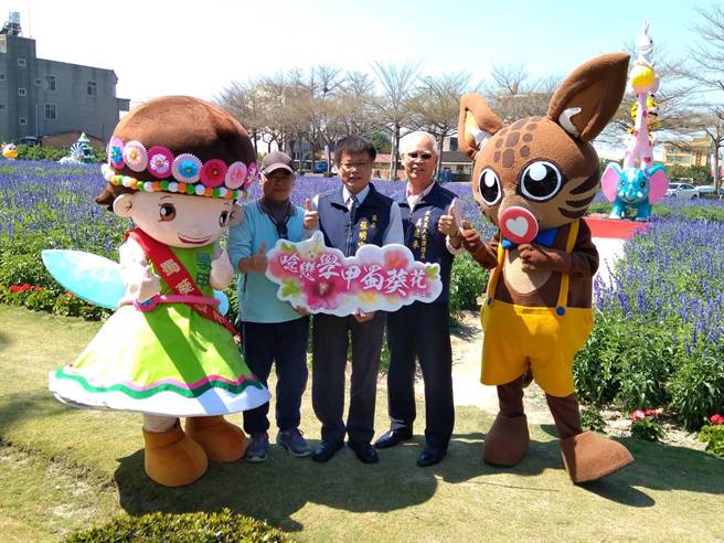 台南学甲区蜀葵花文化节3月19日在光华里蜀葵专区办理开幕式。（台南市学甲区公所提供／刘秀芬台南传真）