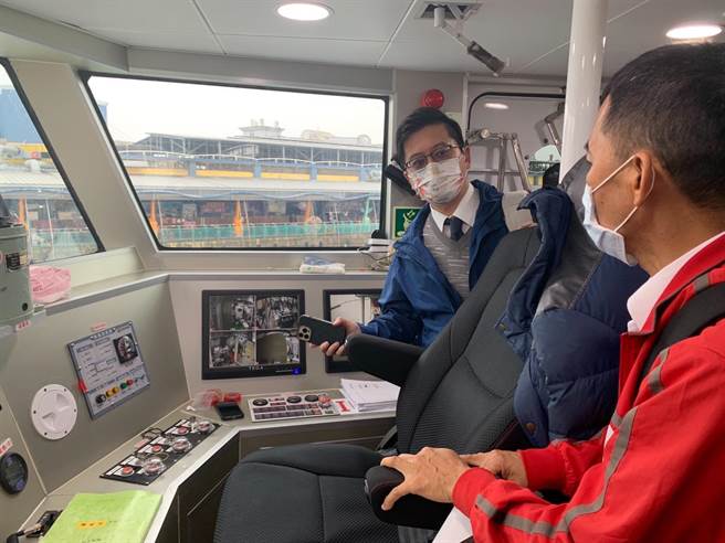 清明節連續假期將進入旅遊及返鄉的運輸高峰期，交通部航港局將於3月23日至25日對載客船舶與場站進行抽查，確保有落實防疫。（航港局提供／陳祐誠傳真）