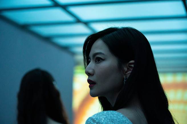 曾之乔为扮演酒店小姐费了许多功夫。（威视提供）