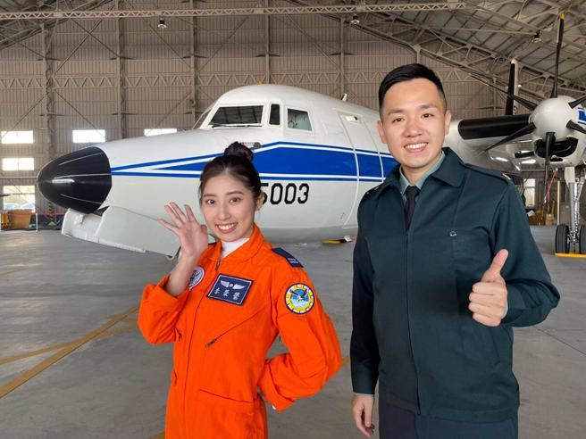 芭比與軍官温家葆的合照 (照片取自莒光園地臉書)