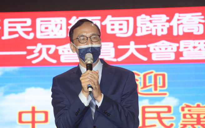 国民党主席朱立伦今表示，举凡高雄、嘉义、台南及屏东等艰困选区，会透过各种方式找出适合人选，没限制一定要国民党籍，也不排除在野势力合作，让外界出现「蓝白合」的想像。（资料照，陈君玮摄）