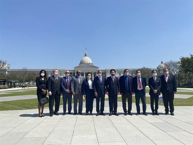 副总统赖清德陪同贝里斯总理布里仙纽伉俪走访奇美博物馆。(曹婷婷摄)