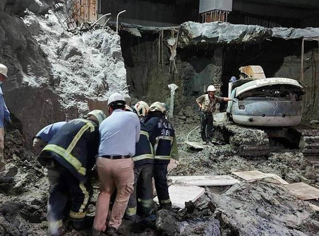 彰基七期工程主管被活埋肋骨全壓斷。（彰化消防局提供／吳敏菁彰化傳真）