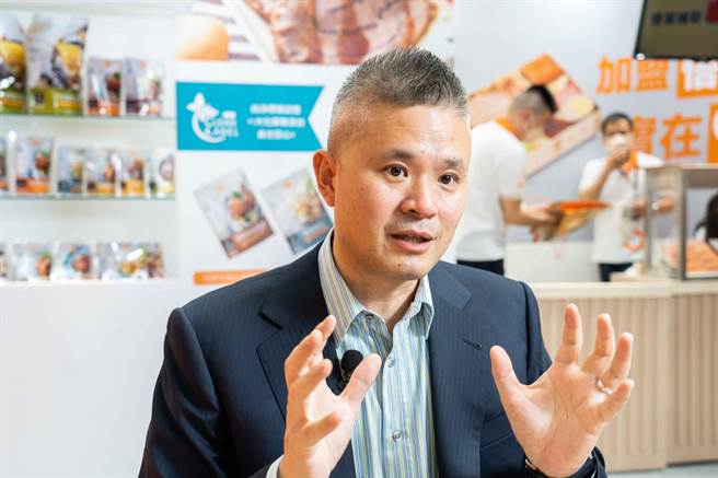 悟饕2018年开始研发贩卖机卖便当的模式，前后砸下2千万，执行长林峰誓言今年将设立100台二代机台，未来也会在全台拓点。（石智中摄）