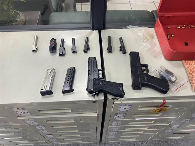 洪姓男子坦承吸食毒品，其租屋处一处暗门内还藏放改造手枪与13发子弹，火力强大。(警方提供／谢琼云彰化传真)