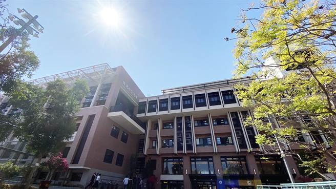 朝阳科大设立航空学院，并耗资5亿元兴建「时选航空大楼」举行启用典礼。（陈淑芬摄）