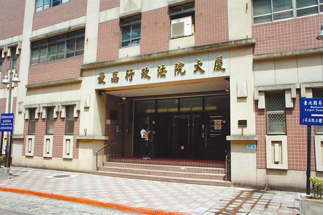 北高行日前判决国道收费员自救会败诉，最高行政法院发回更审。(本报系资料照)