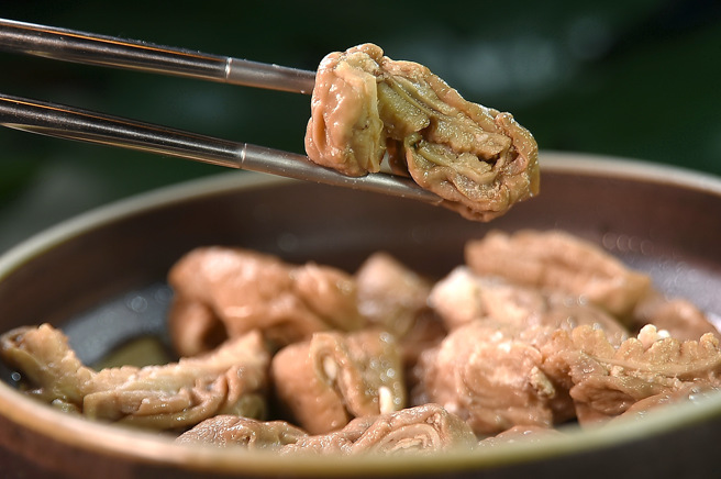 一名男网友分享台湾常见的「生殖器」美食，不少网友得知真相后崩溃直呼，「我不应该点进来看的」。（示意图／本报系资料照）