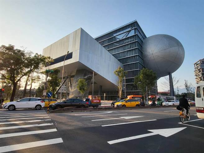 耗时10年建造，台北表演艺术中心（北艺中心）11日起试营运。（李欣恬摄）