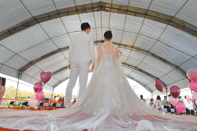 台北市再婚率下降，其中女性再婚比例又较男性低。新闻示意图，非当事人。（北市府提供／杨亚璇台北传真）