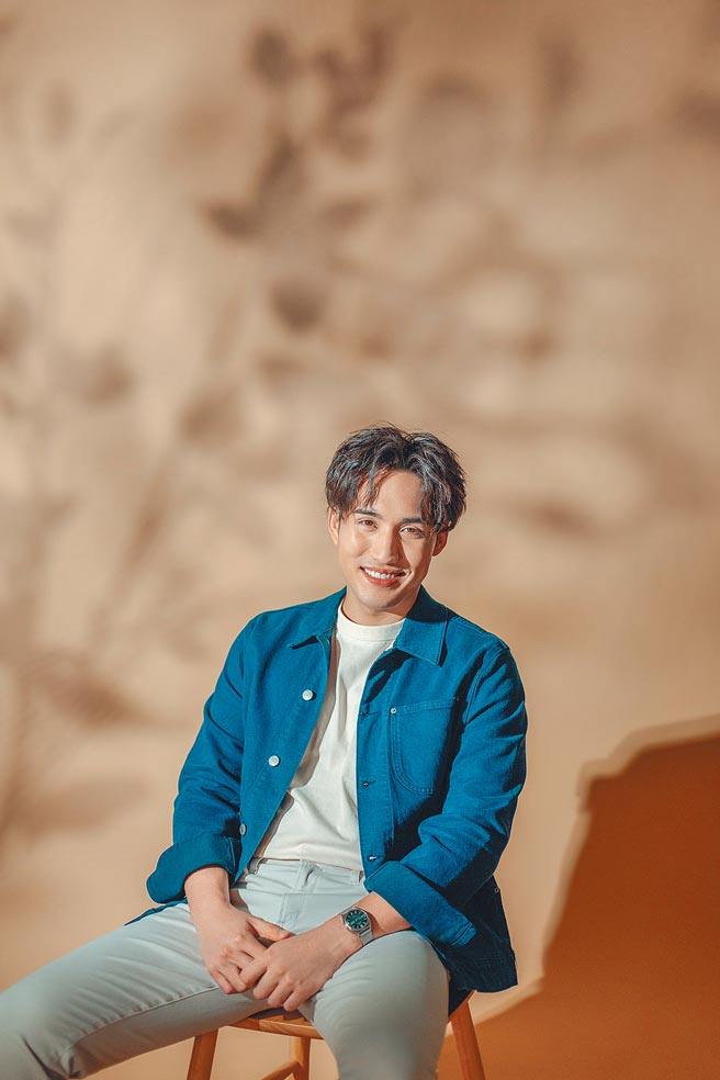 李俊緯近來推新單曲〈最初的期待〉，盼疫情趕緊平穩，順利來台宣傳。（李俊緯提供）