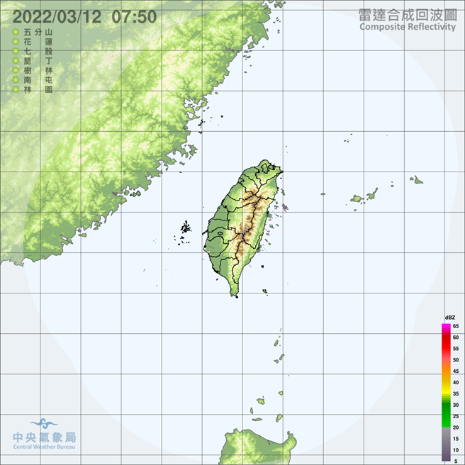 中央气象局预报指出，今天各地依旧大多为晴到多云，只有在东半部地区云量稍多，偶尔有零星降雨的机会；温度方面，各地夜晚清晨低温约15至20度，感受上仍有凉意，而白天高温预估西半部为27至31度，东半部为25、26度，相当温暖。（翻摄自中央气象局／林良齐台北传真）