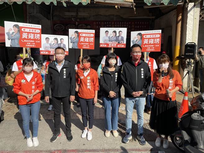 同個市場，由湧言會派出的黃雍琇也到場拜票。（洪靖宜攝）
