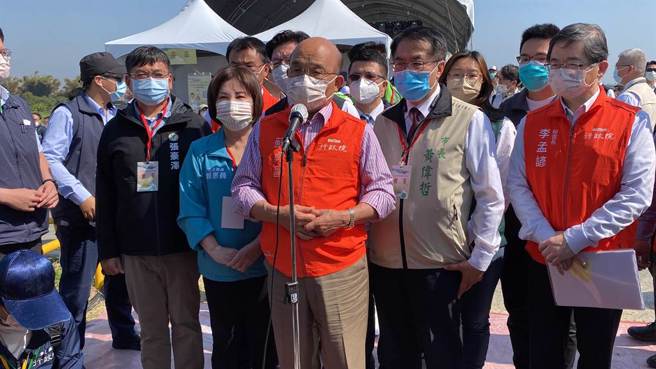 行政院長蘇貞昌（中）回應昨天與國民黨立委蔣萬安質詢時互嗆衝突。（劉秀芬攝）
