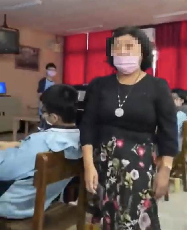 台中一中爆发学生报告引发师生争议的事件，市议员赖佳微抨击教师作法不符新课纲精神。(翻摄照片／林欣仪台中传真)