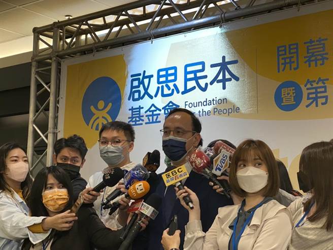 国民党主席朱立伦上午参加立委江启臣「启思民本基金会」开幕式。（国民党提供）