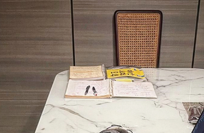 具俊晔晒出的照片可见他在恶补中文。（图／翻摄自djkoo IG）