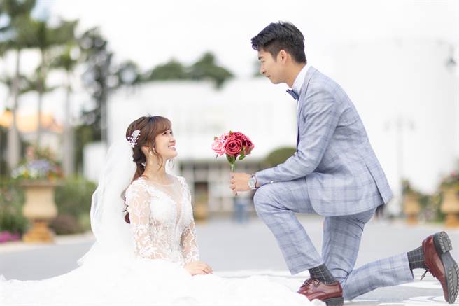 台北玫瑰园为北部外拍婚纱景点的新选择。（北市公园处提供／杨亚璇台北传真）