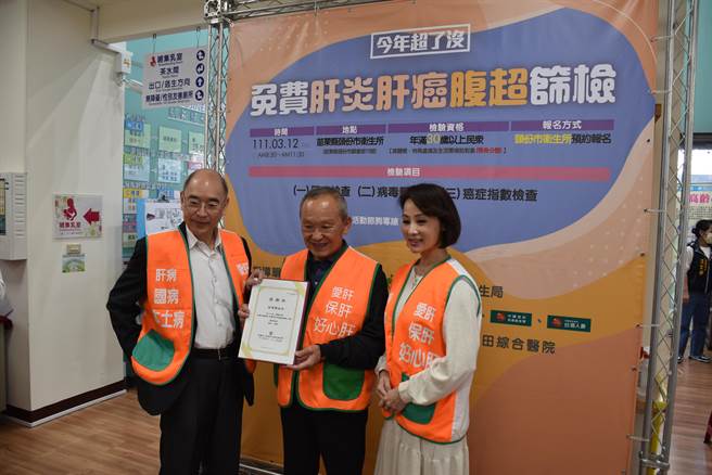 苗栗县长徐耀昌感谢肝基会对苗栗乡亲肝炎防治付出。（谢明俊摄）