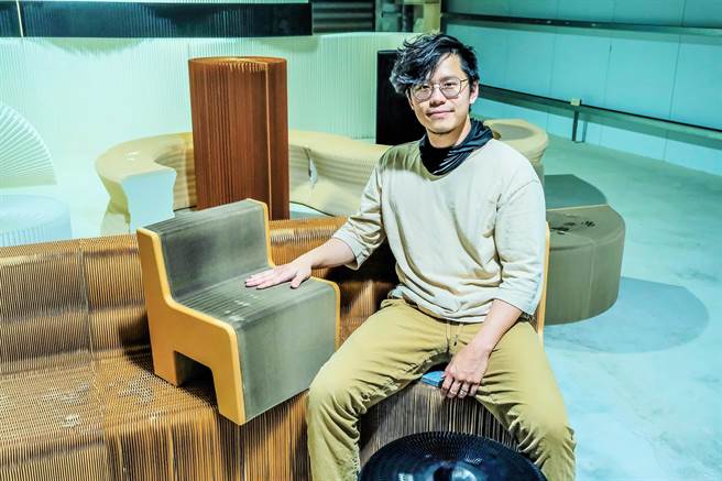 台芯实业第二代张玮，在县府辅导下成为地方创生计画的范例。（罗浚滨摄）