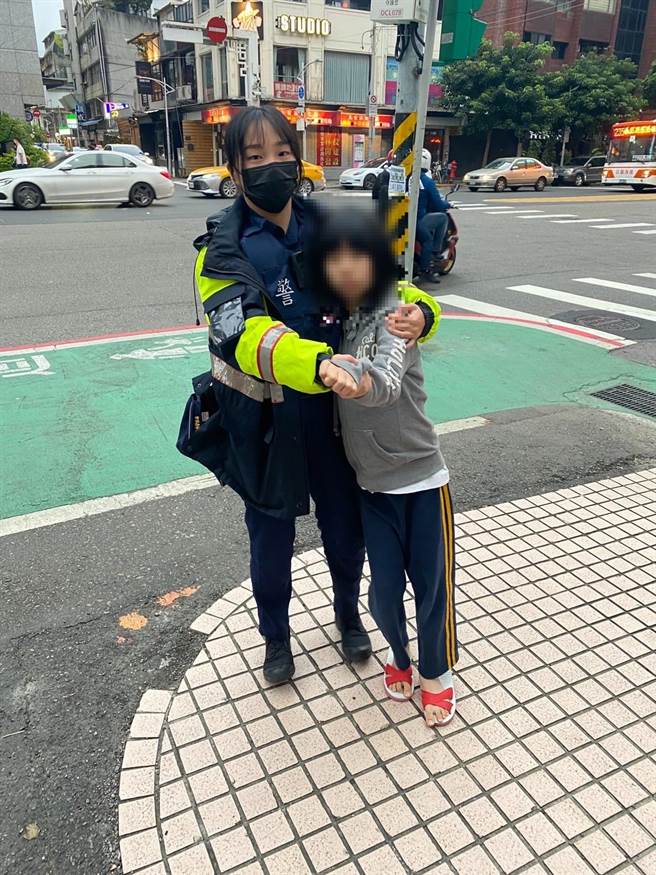 員警到場發現女童是通報協尋對象。（翻攝照片／林郁平台北傳真）