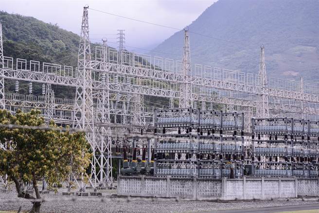 303大停电引发民怨，台电整併大花莲3区域成立市区巡修课，24小时待命，强化抢修时效。（王志伟摄）