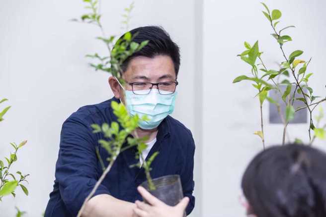 曾连任5届新竹市议员、有意角逐新竹市长的行政院顾问郑宏辉。（图／取自郑宏辉脸书）