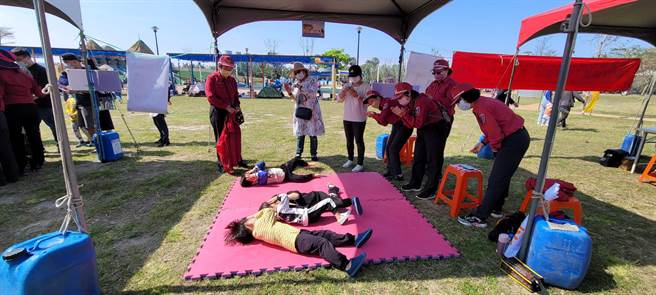 苗栗县消防局第2大队12日下午在竹南镇狮山亲子公园举办防火宣导。（苗栗县消防局第2大队提供／谢明俊苗栗传真）