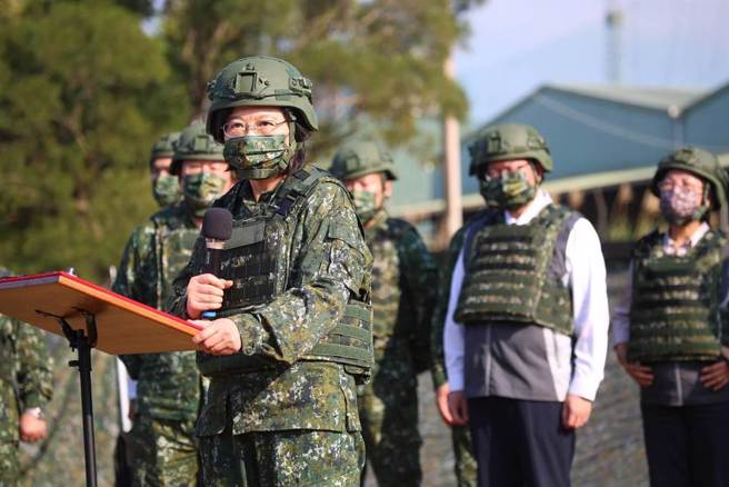 号称史上最硬的教召启动，蔡英文总统今视导「陆军206旅教召部队」。（张铠乙摄）