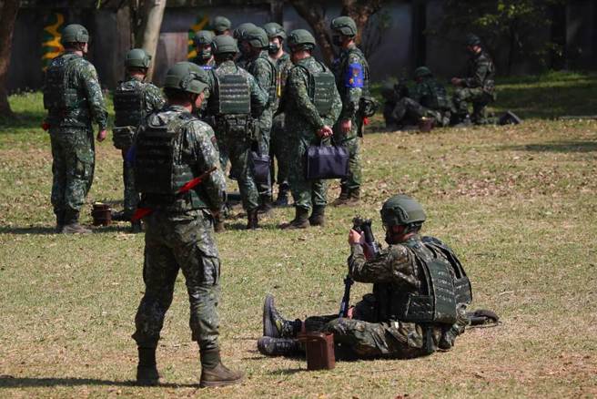号称史上最硬的教召启动，蔡英文总统今视导「陆军206旅教召部队」。（张铠乙摄）