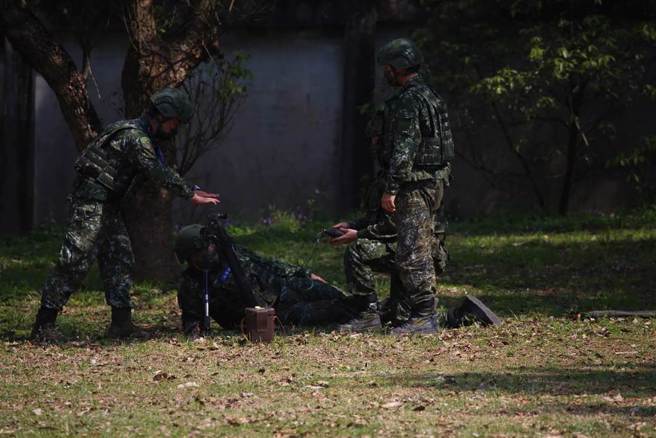 号称史上最硬的教召启动，蔡英文总统今视导「陆军206旅教召部队」。（张铠乙摄）