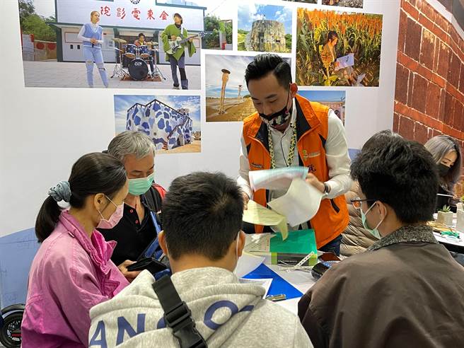 金门业者祭出超值旅展价，抢攻春夏季游客，买气旺。（金门县府观光处提供）
