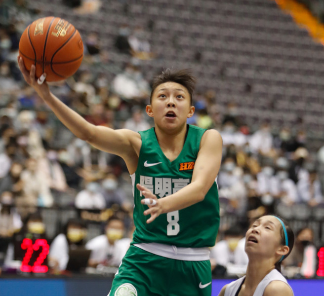 陽明高中張聿嵐奮力一戰，可惜未能助隊晉級HBL女子組冠軍賽。（陳怡誠攝）