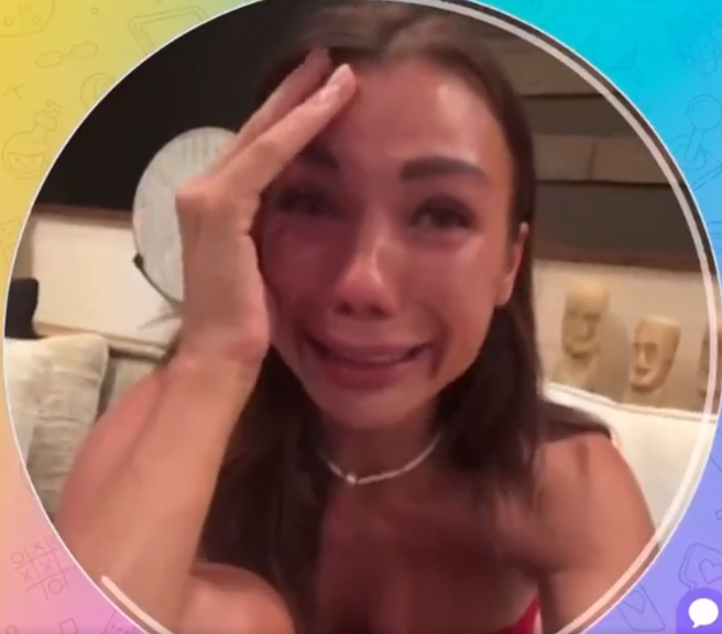 俄罗斯网美在镜头前崩溃大哭，因为对她来说等于宣告歇业。(图/截自NEXTA推特)