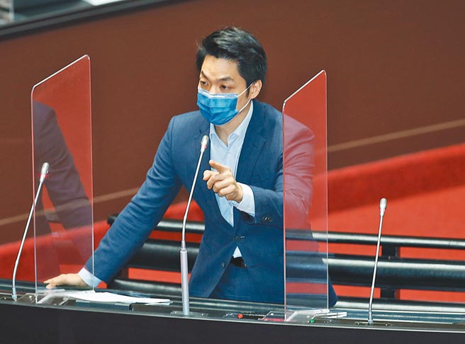 国民党立委蒋万安（见图），昨在立法院质询供电相关议题时要求行政院长苏贞昌承诺不停电，但苏暴怒反批蒋万安「在为选举叫什么？」（姚志平摄）