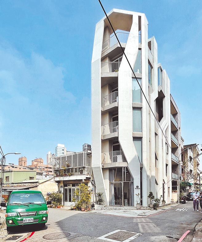 所在建筑师事务打造的现代家族三合院，获得第八届traa台湾住宅建筑奖最佳单栋住宅首奖。（朱逸文摄／traa台湾住宅建筑奖提供）