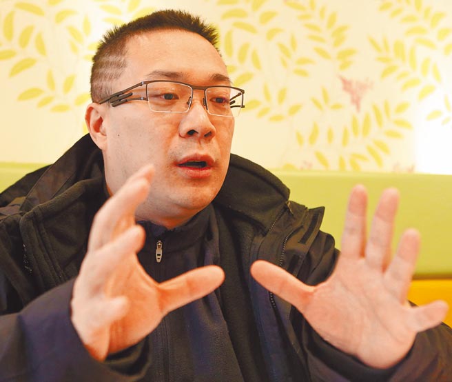 「宅神」朱学恒将广告歌曲「绿油精」改编成「塔绿班」之歌，并在自己YouTube频道上，邀请民眾党立委高虹安和名嘴黄暐瀚一起唱，3人挨告妨害名誉获不起诉。（本报资料照片）