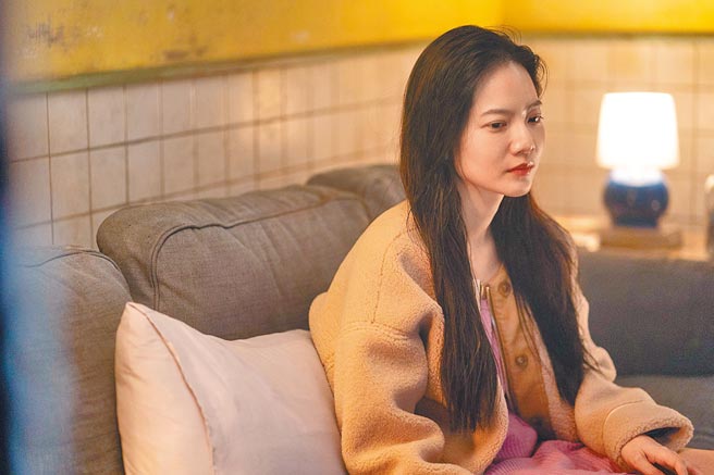 曾之乔在《售命》中饰演酒店小姐，为角色做不少功课。（威视提供）