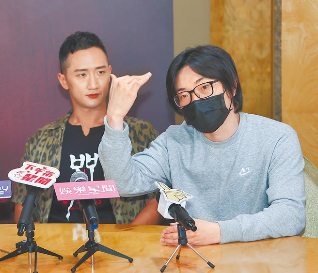 《咒》導演柯孟融昨出席媒體茶敘澄清性醜聞爭議，左為男主角高英軒。（羅永銘攝）