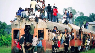 民主剛果火車出軌 至少60人喪命