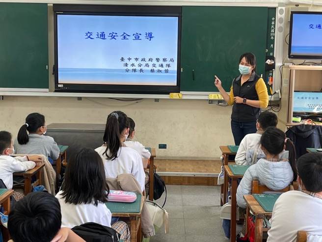 清水交通分隊長蔡淑蓉11日前往沙鹿區北勢國小，分別針對6年級及4年級進行交通安全宣導。（警方提供）