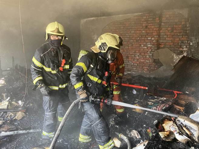 桃園中壢住宅火警幸無人員受傷受困。(消防局提供／呂筱蟬桃園傳真)