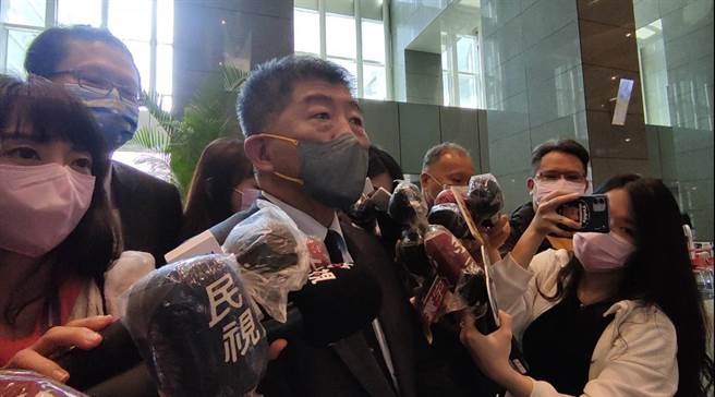 衛福部長陳時中表示，以往有談過，青少年打第三劑有心肌炎加劇的可能，需要密切觀察。（陳慰慈攝）