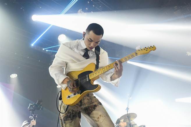 傻子與白痴「Year of Fate」演唱會昨在高雄開唱。（相信音樂提供）