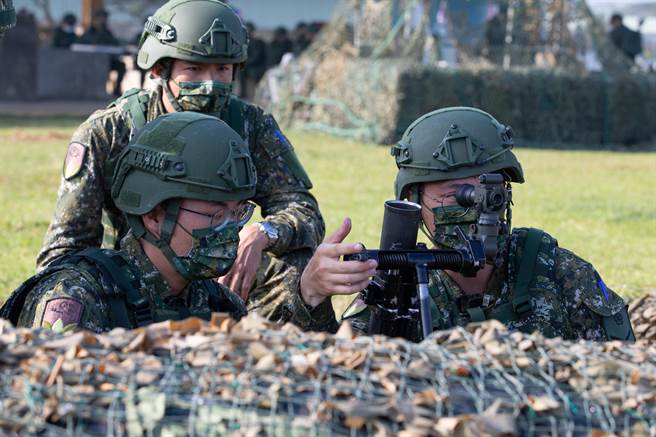 召員依程序要領，完成訓練模擬彈射擊。軍聞社提供