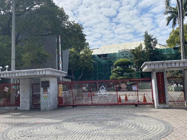 台南女中今天全校大清消。(曹婷婷攝)