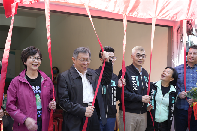 台湾民眾党澎湖服务处开幕，主席台北市长柯文哲今日蒞临主持揭幕仪式。(台湾民眾党提供／林雅惠传真)